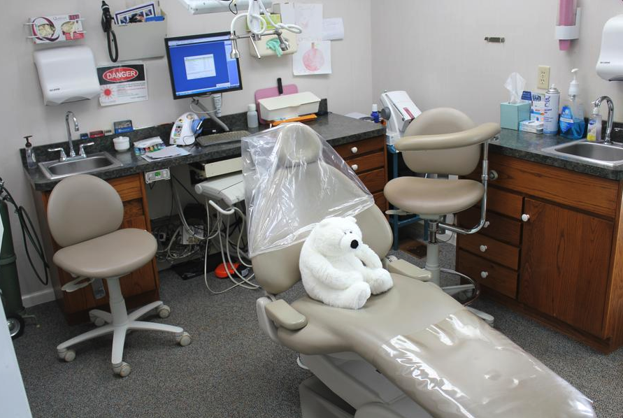 dental exam room in wilmington de with stuffed bear on chair